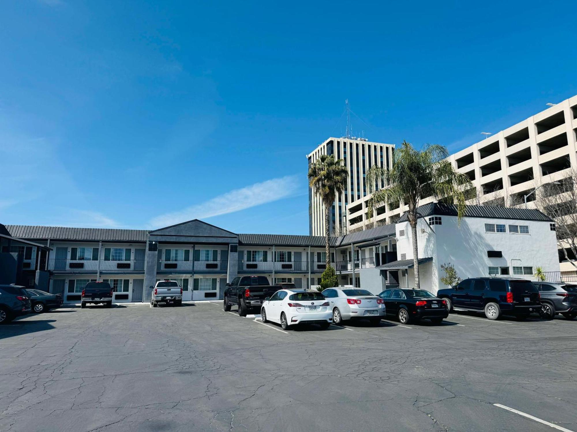 Surestay By Best Western Fresno Central Luaran gambar